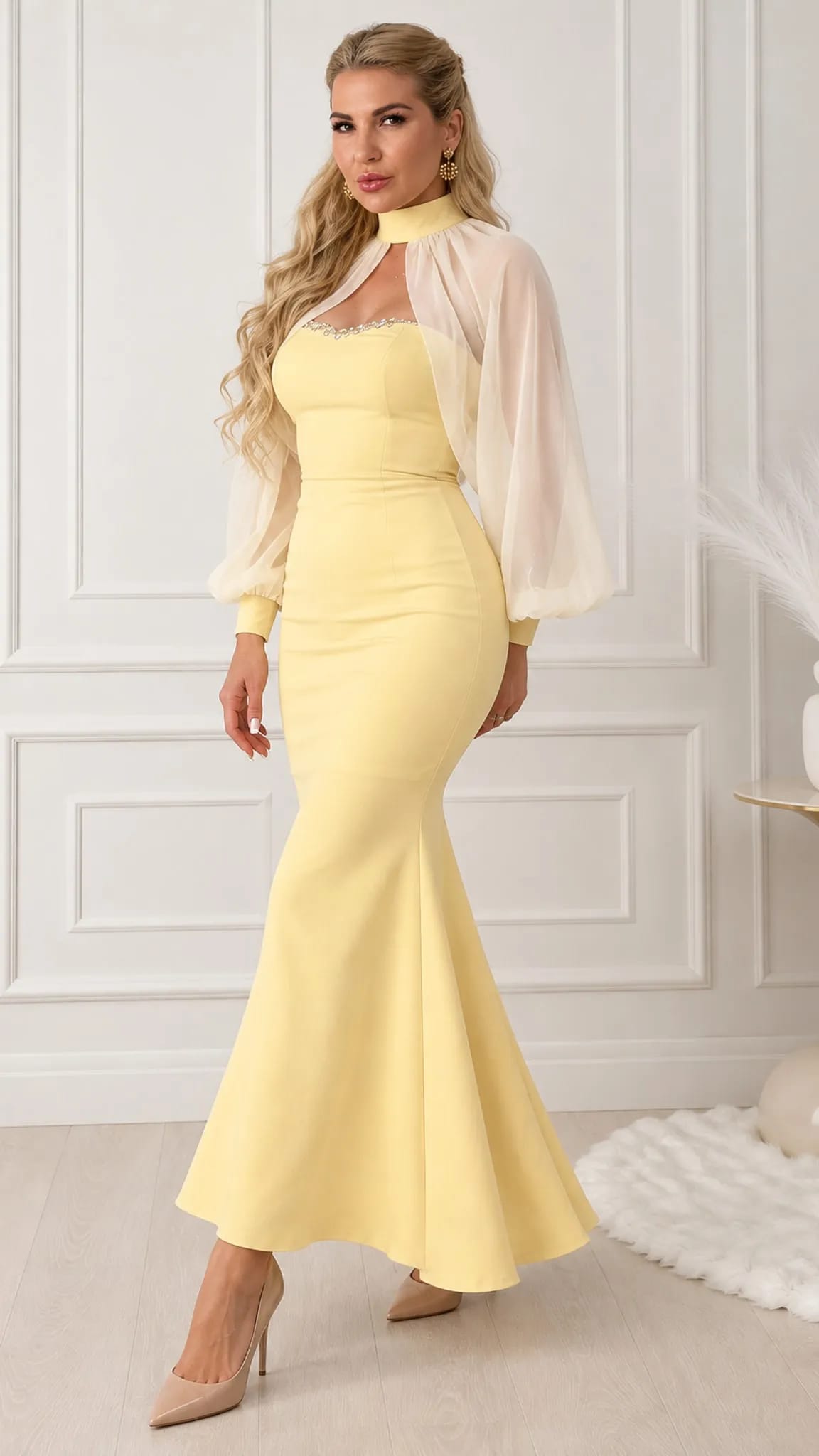 Bodycon kleita ar sirds formas dekoltē